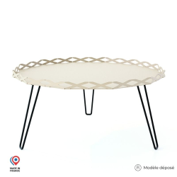Table basse de jardin Aura en acier coloris champagne avec pieds épingle noirs