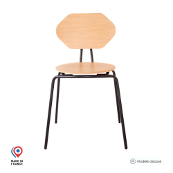 Chaise Estrella châssis acier noir, assise et dossier en chêne, vue de face
