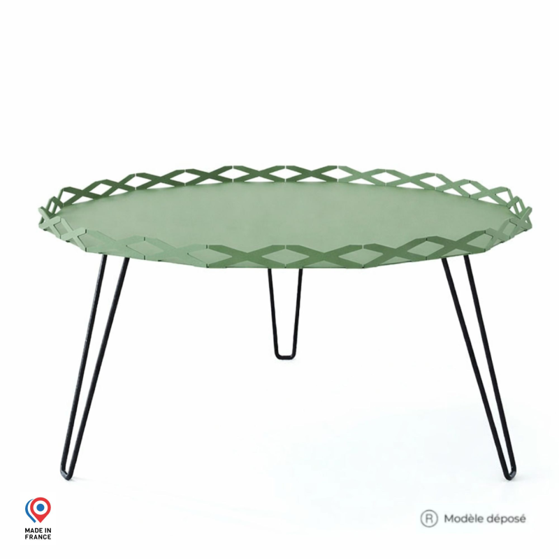 Table basse en acier vert avec motifs et pieds épingle noirs