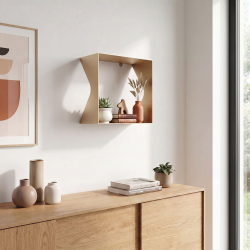 Étagère murale Agate, coloris Champagne, dans un salon.