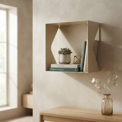 Étagère murale Aigue-marine, coloris champagne, dans un salon.