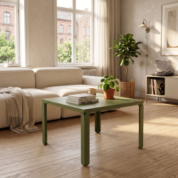 Table basse en acier Cristal, coloris vert, dans un salon.