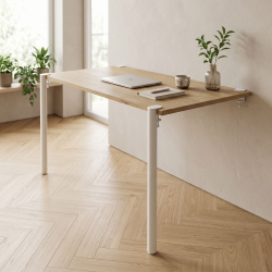 Table murale rectangulaire Cassiopée, décor chêne clair, coloris blanc, utilisée comme bureau.