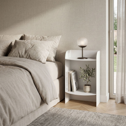 Table de chevet en acier Luna, coloris blanc, dans une chambre.