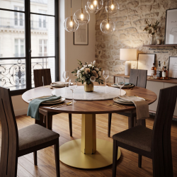 Pied de table en acier Zircon, coloris doré, dans une salle à manger.