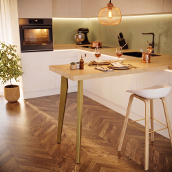 Pied de table mange-debout en acier Opale, coloris doré, dans une cuisine.