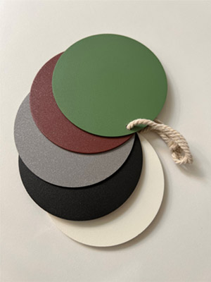 Couleurs de nos produits : vert, red brown métallisé, gris métallisé, carbone et blanc